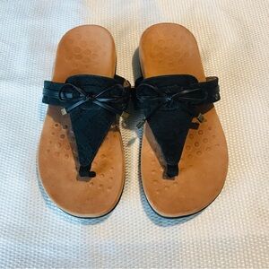 Vionic Black and Tan Thong Sandals with Bow Detail